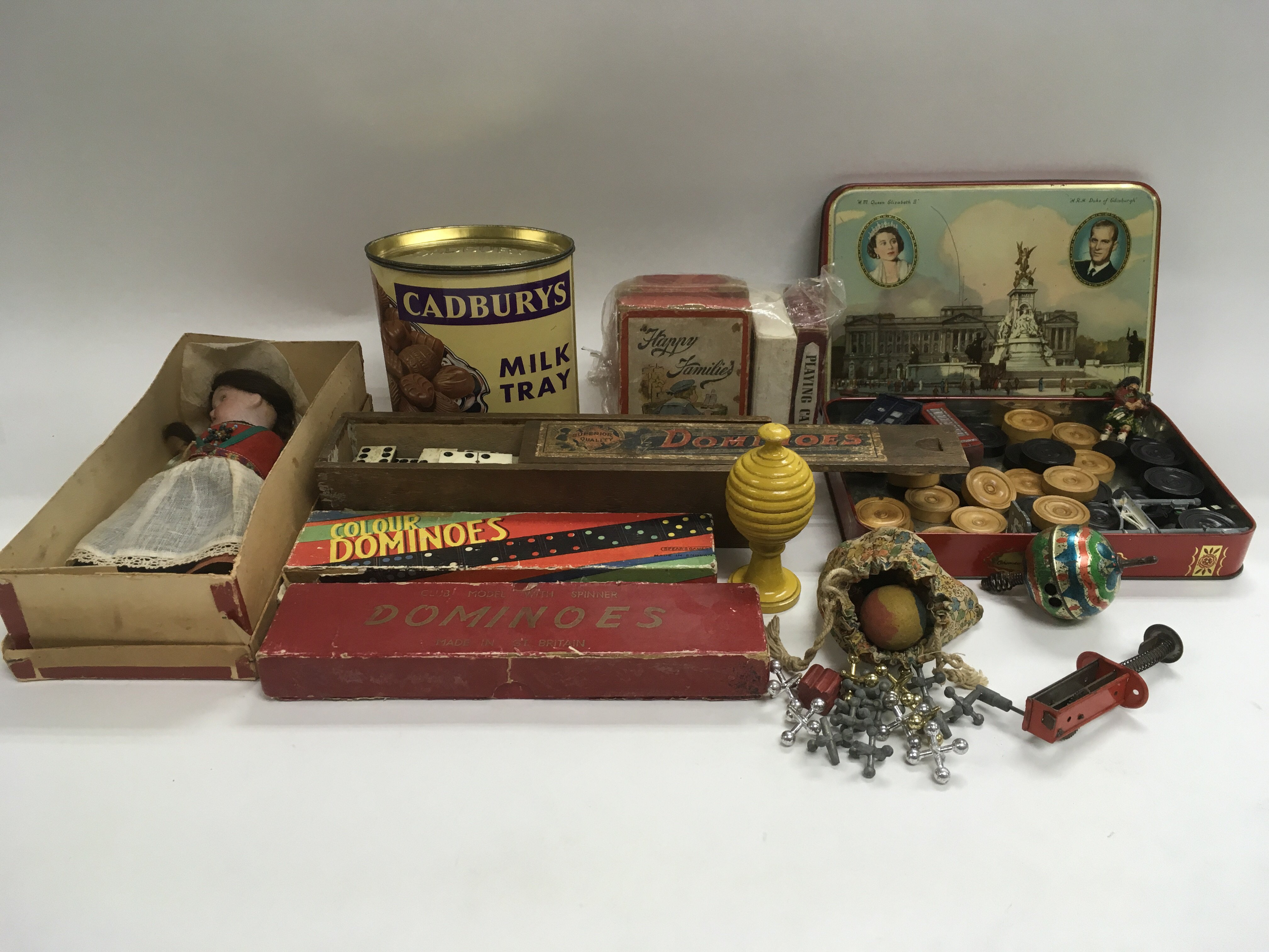 A small collection of vintage toys and games inclu