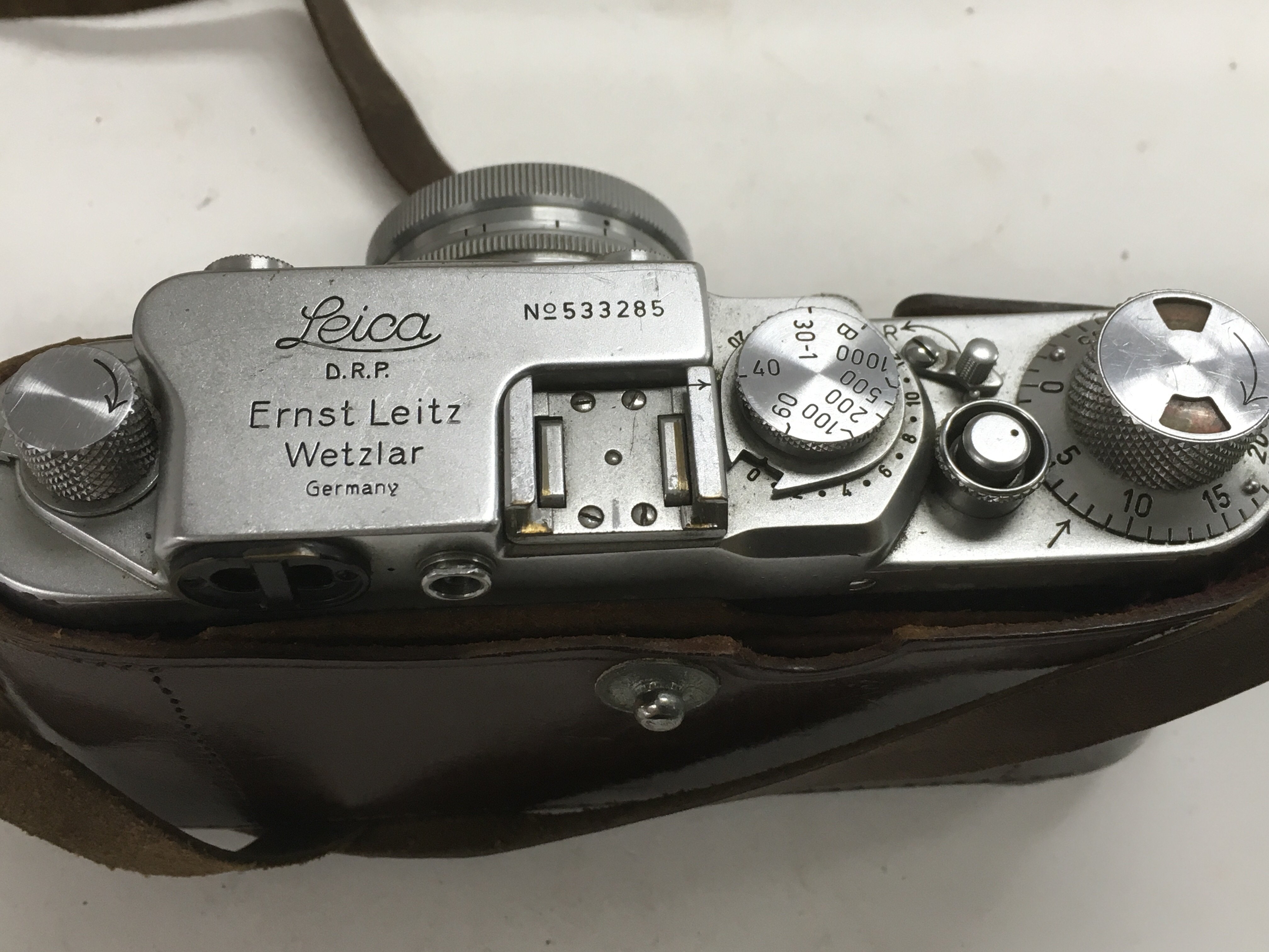 A Leica No.533285 camera and accessories. - Image 2 of 2