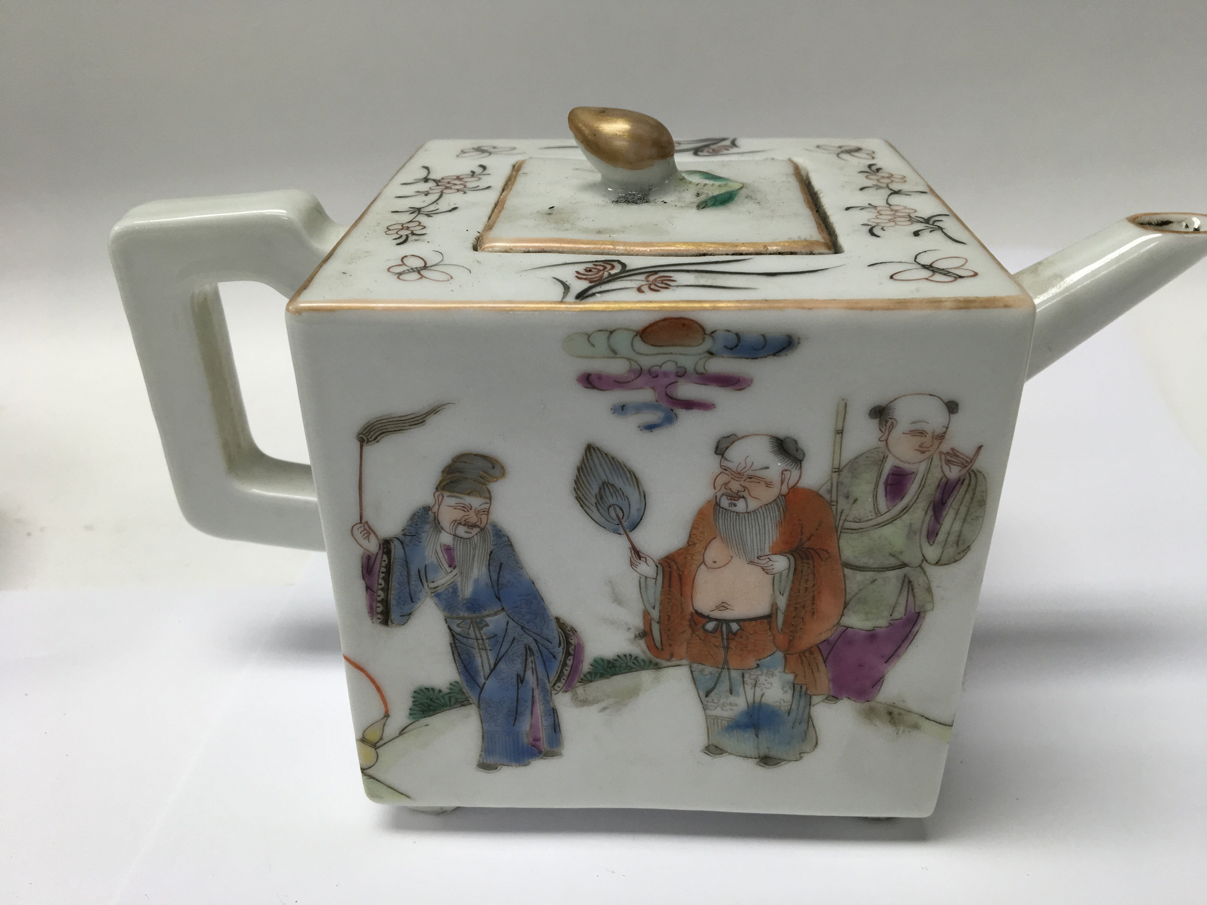 A Chinese square tea pot decorated with figures 10 cm and three canton oval dishes - Image 4 of 7