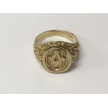 A 9 ct gold swivel ring with Masonic symbol 8 .5 g