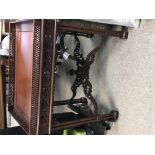 A reproduction mahogany Gallery table with four pillar legs united by a carved stretcher.