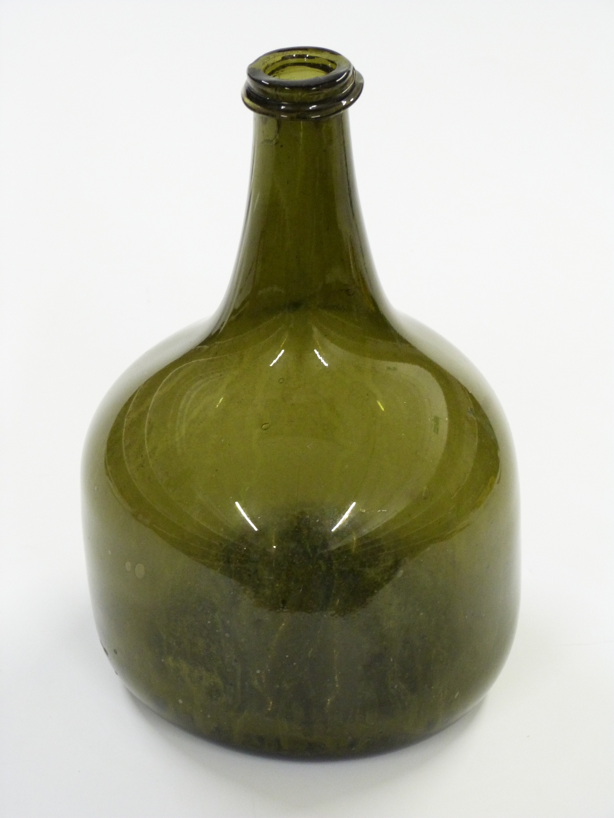 An 18thC green glass onion wine bottle, 24cm tall. - Image 2 of 2