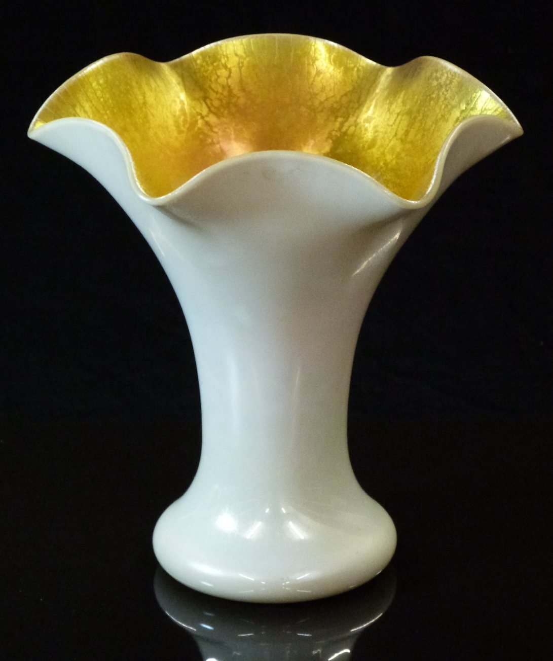 Frederick Carder for Steuben Gold Aurene glass vase with white exterior, 20.5cm tall