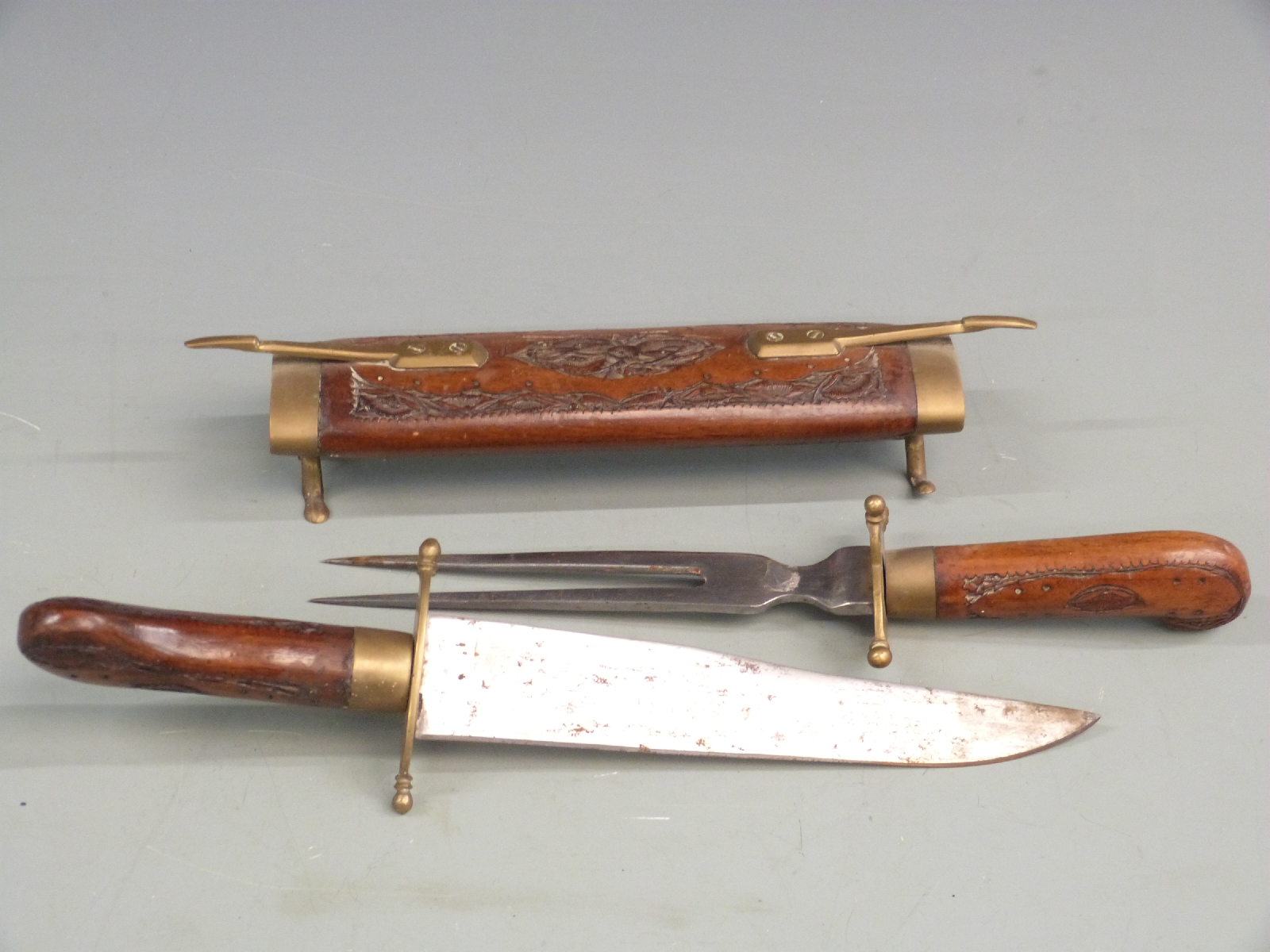 Rifle scope, military bugle, knives, Indian carving set etc - Image 6 of 13