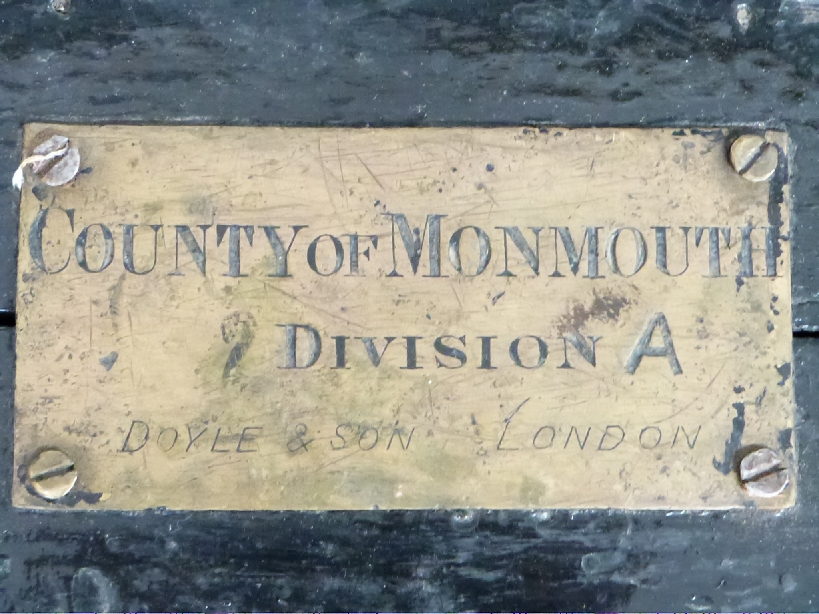 Cased Victorian County of Monmouth standard set of bell weights from 56lb to 2 grains by Doyle & Son - Image 4 of 5