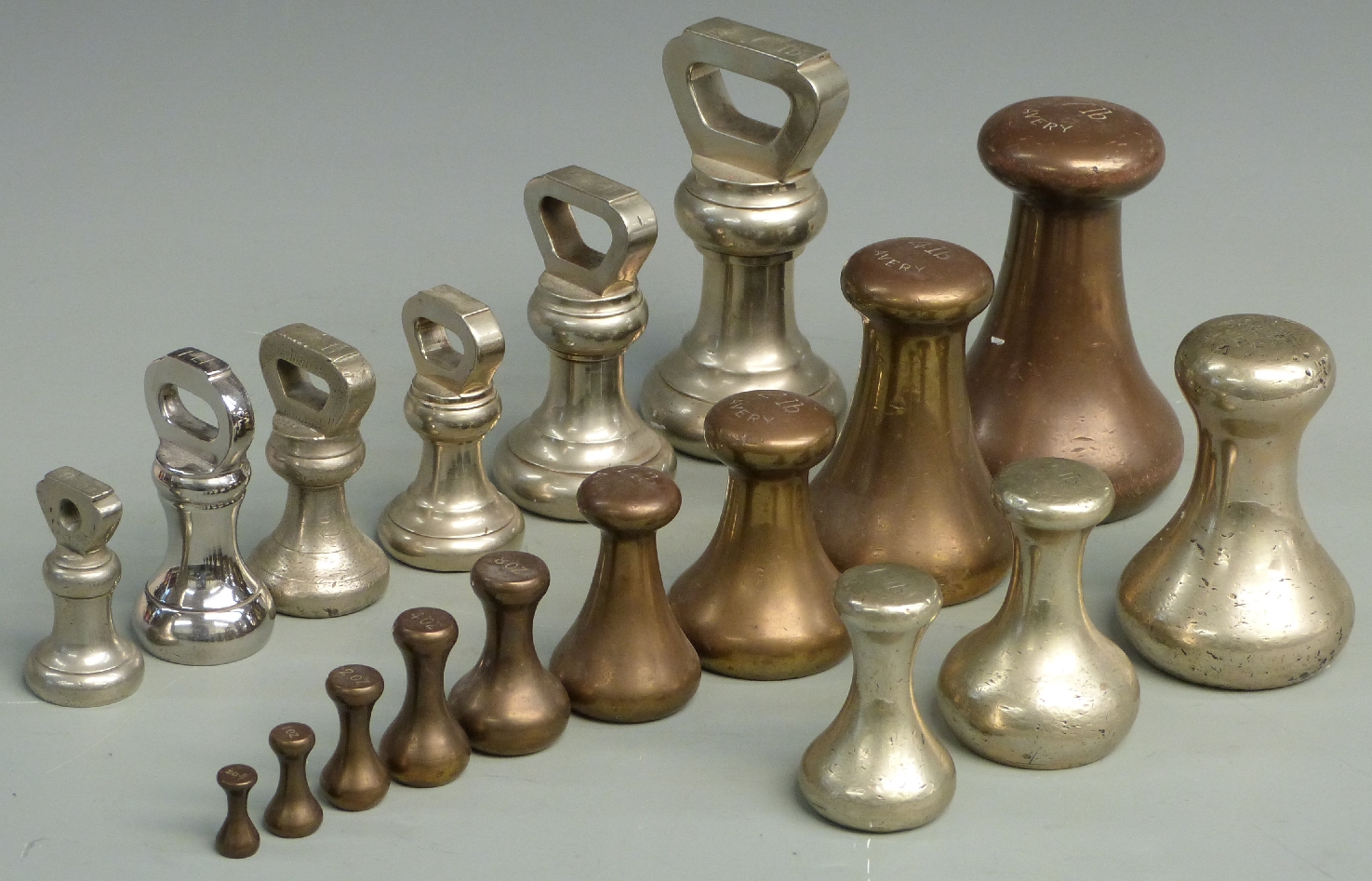 A run of nickel or similar bell weights 4lb to 1lb, all marked Avery, a run of Avery bell weights