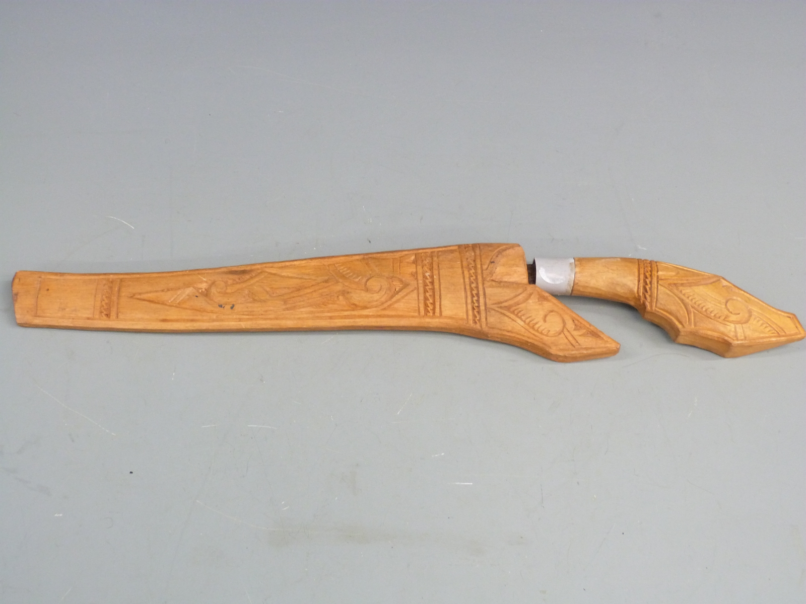 Rifle scope, military bugle, knives, Indian carving set etc - Image 7 of 13