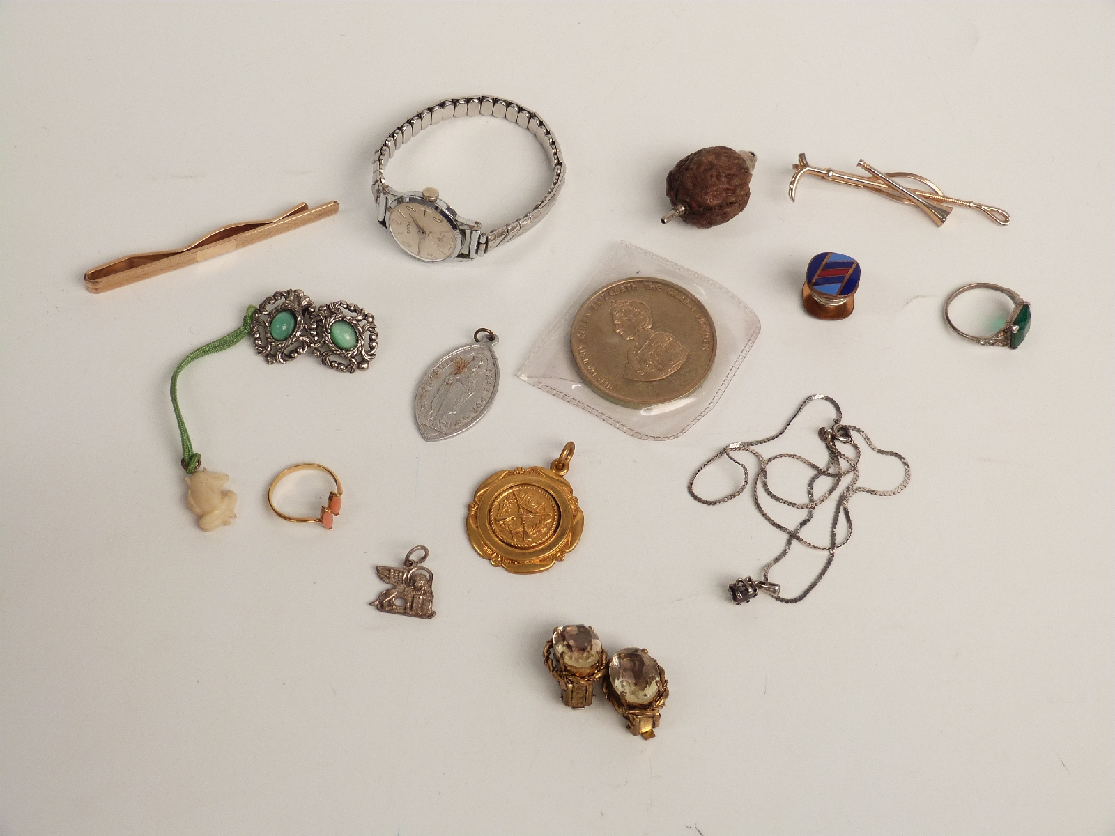 A collection of costume jewellery including a Roamer watch, Jewelcraft necklace, silver necklace, - Image 3 of 6