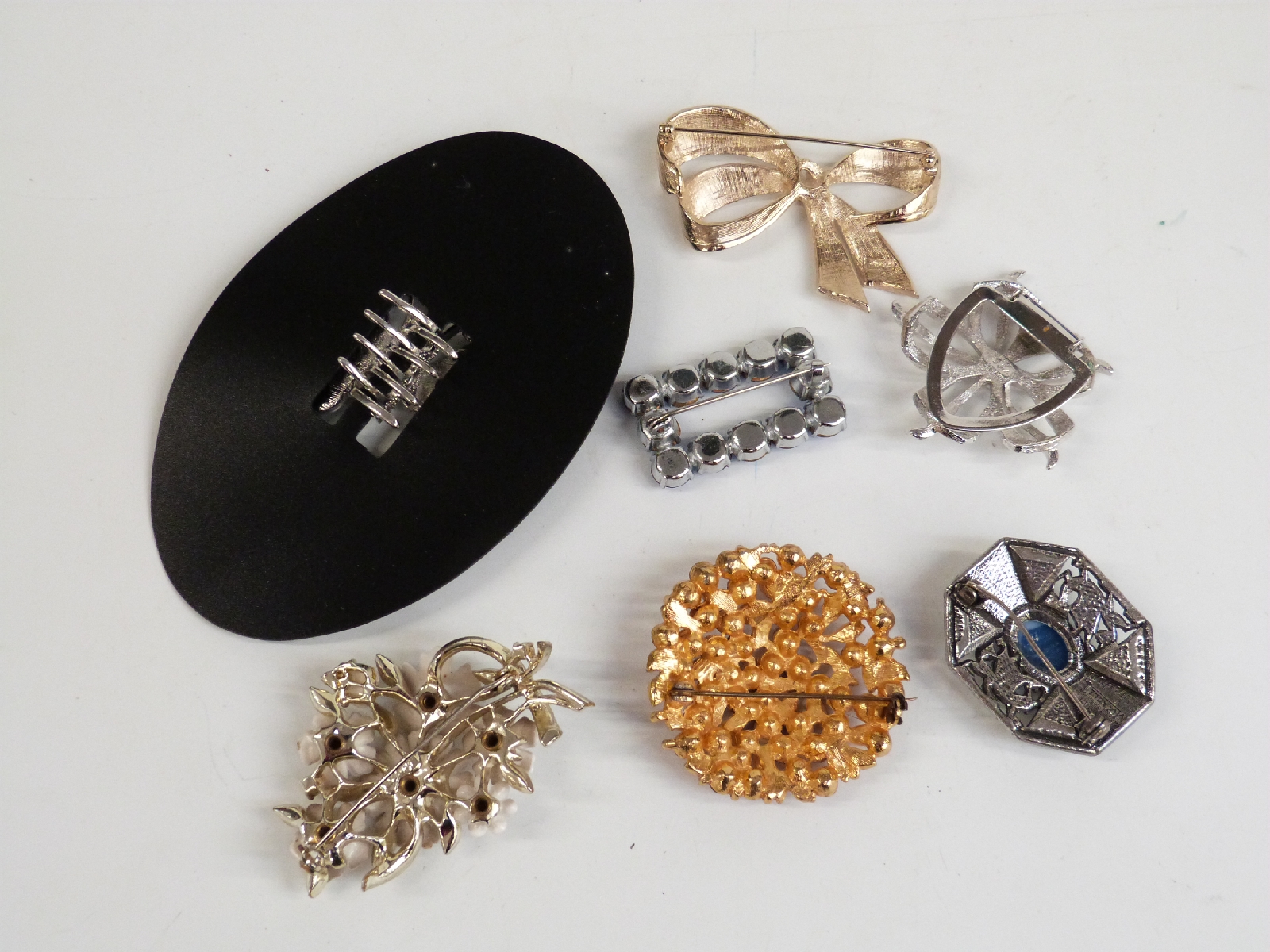 A collection of costume jewellery including necklaces, Dalvey barometer etc - Bild 7 aus 9