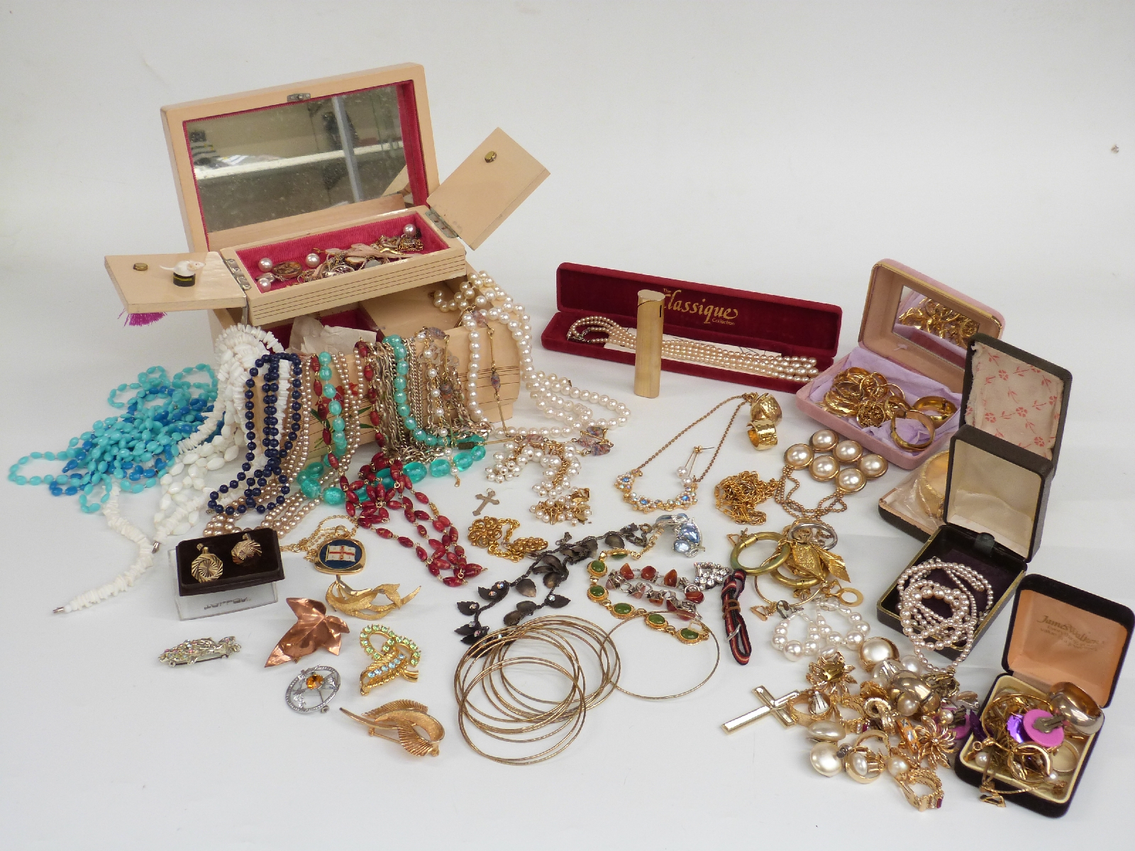 A collection of costume jewellery including a Mizpah brooch, silver locket, silver cross etc