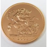 2001 brilliant uncirculated gold five pound coin, in deluxe case with certificate no 0137, 39.94g,