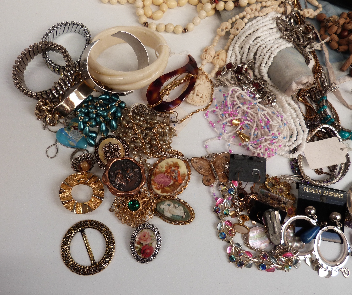 A large collection of costume jewellery including brooches, beads, bracelets, cufflinks, chains, - Image 3 of 14