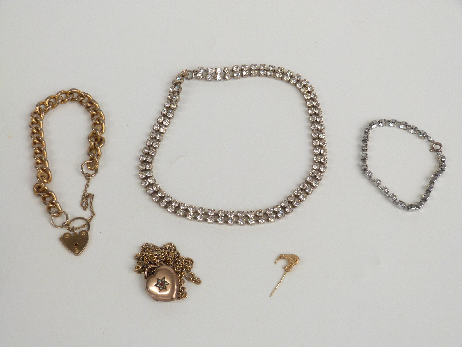 A collection of jewellery including Edwardian locket set with seed pearls, diamante necklace, - Bild 3 aus 3