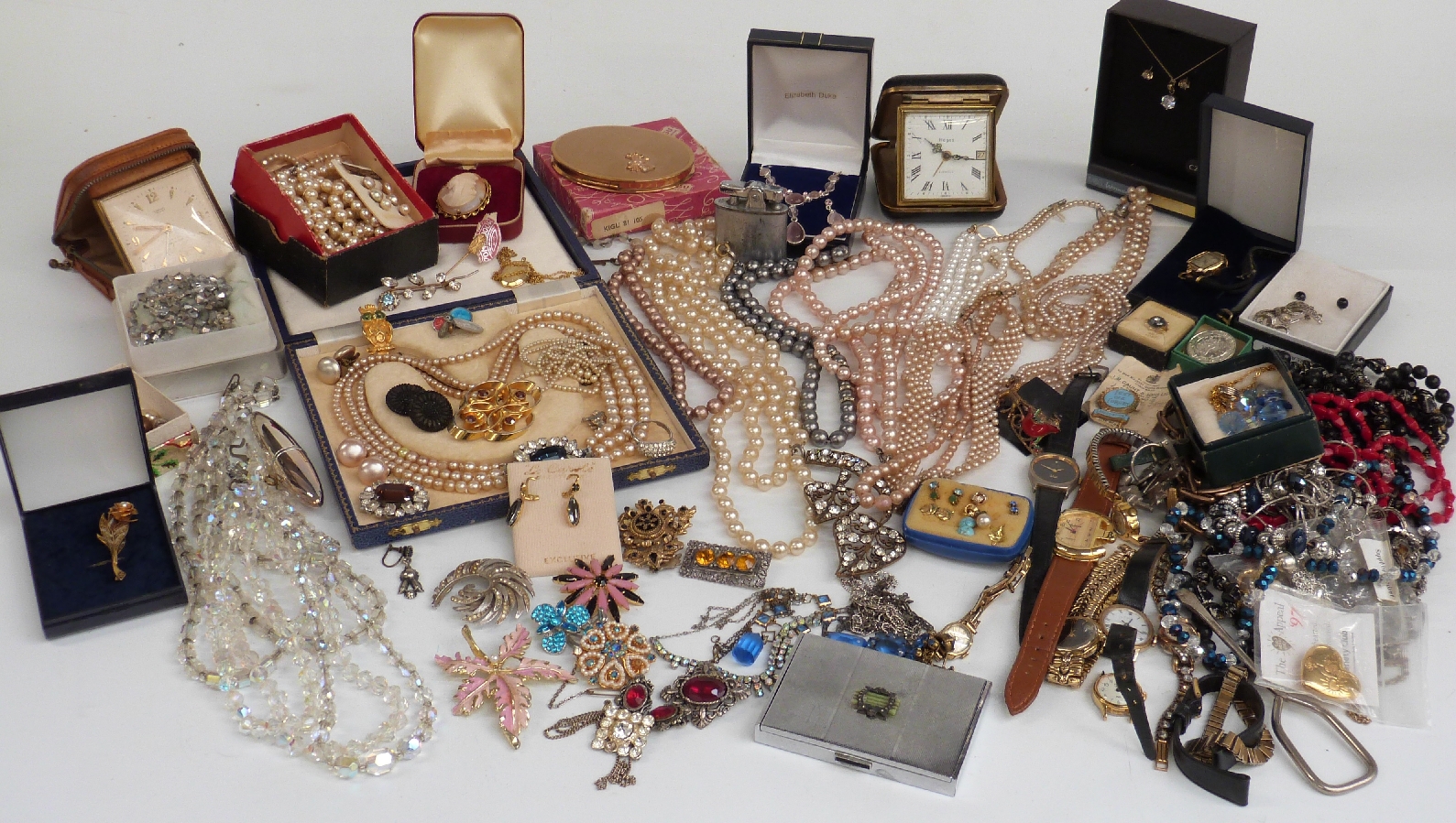 A collection of costume jewellery including a Hollywood brooch, faux pearls, French jet necklace,