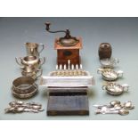 Eastern white metal pen tray decorated with elephants, length 25cm, weight 117g, coffee grinder,