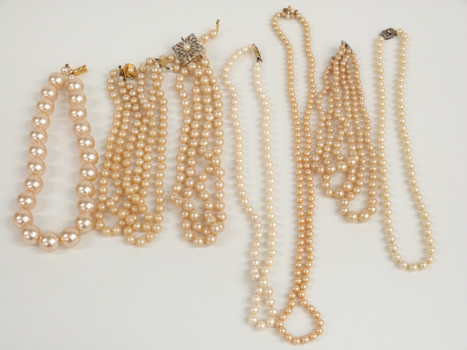 A collection of jewellery including rose quartz necklace, faux pearl necklaces one with a French - Image 4 of 6