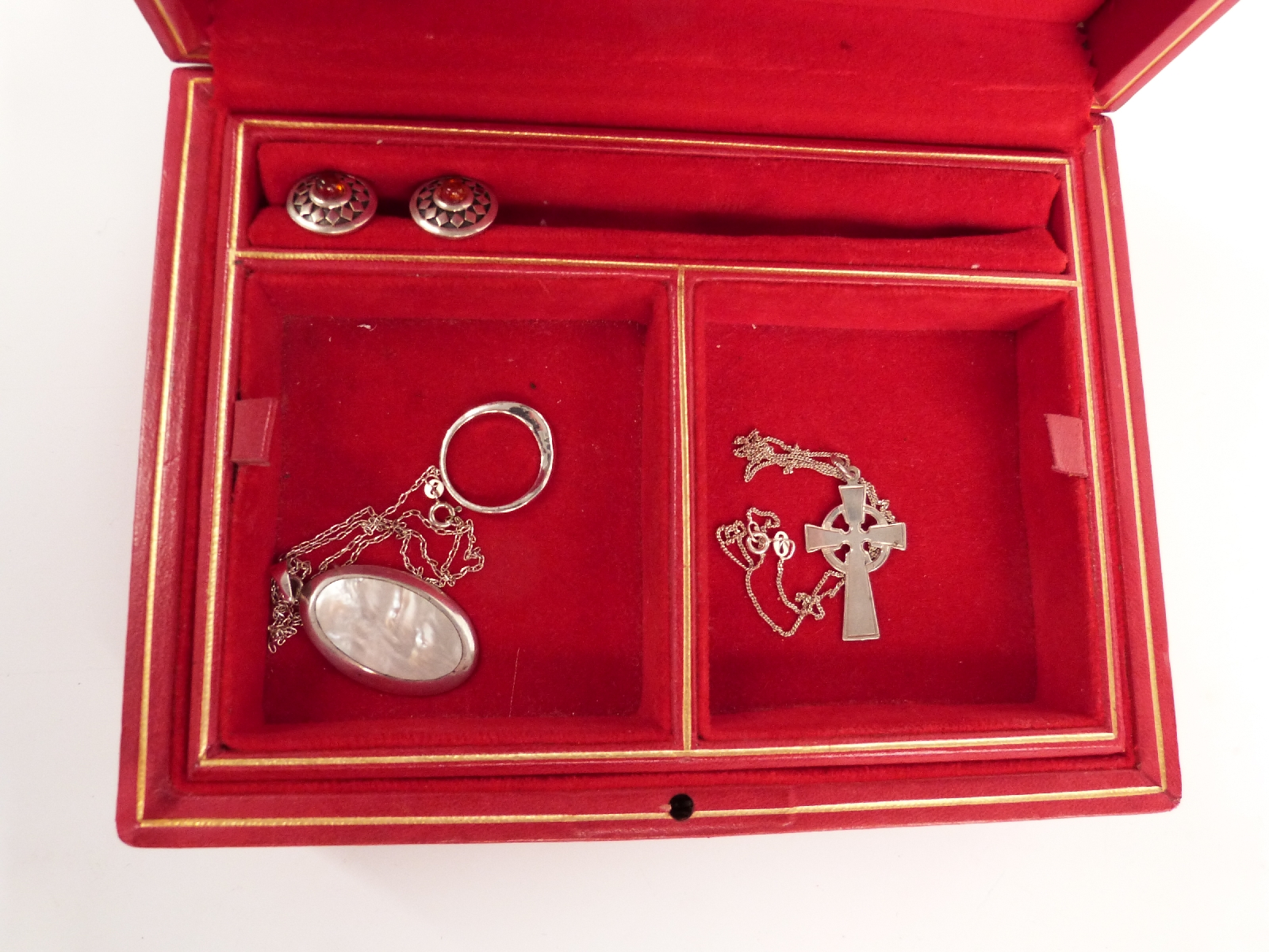 A collection of silver jewellery including butterfly wing, amber, silver ring, silver brooch set - Bild 2 aus 6