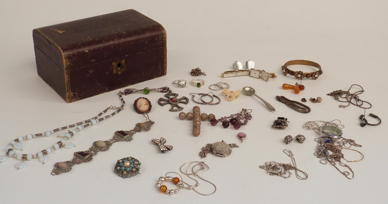 A collection of costume jewellery including silver necklaces, silver ring, filigree cross pendant,