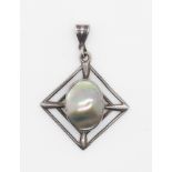 Arts & Crafts pendant set with a pearl, width 2.1cm ,3cm drop
