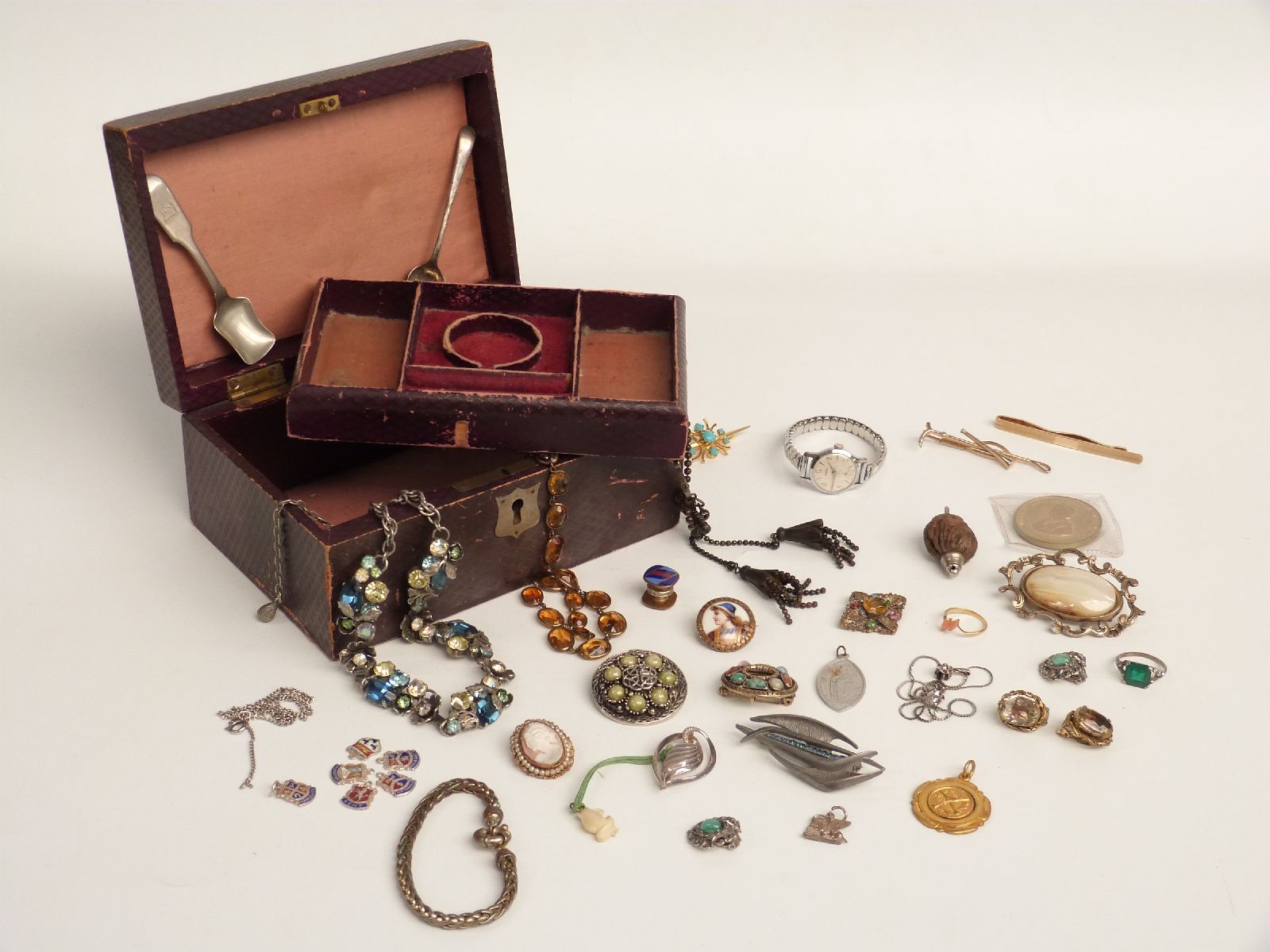 A collection of costume jewellery including a Roamer watch, Jewelcraft necklace, silver necklace,