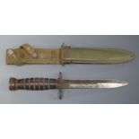 WWII military knife/ bayonet with 16.5cm blade, in metal scabbard with frog.