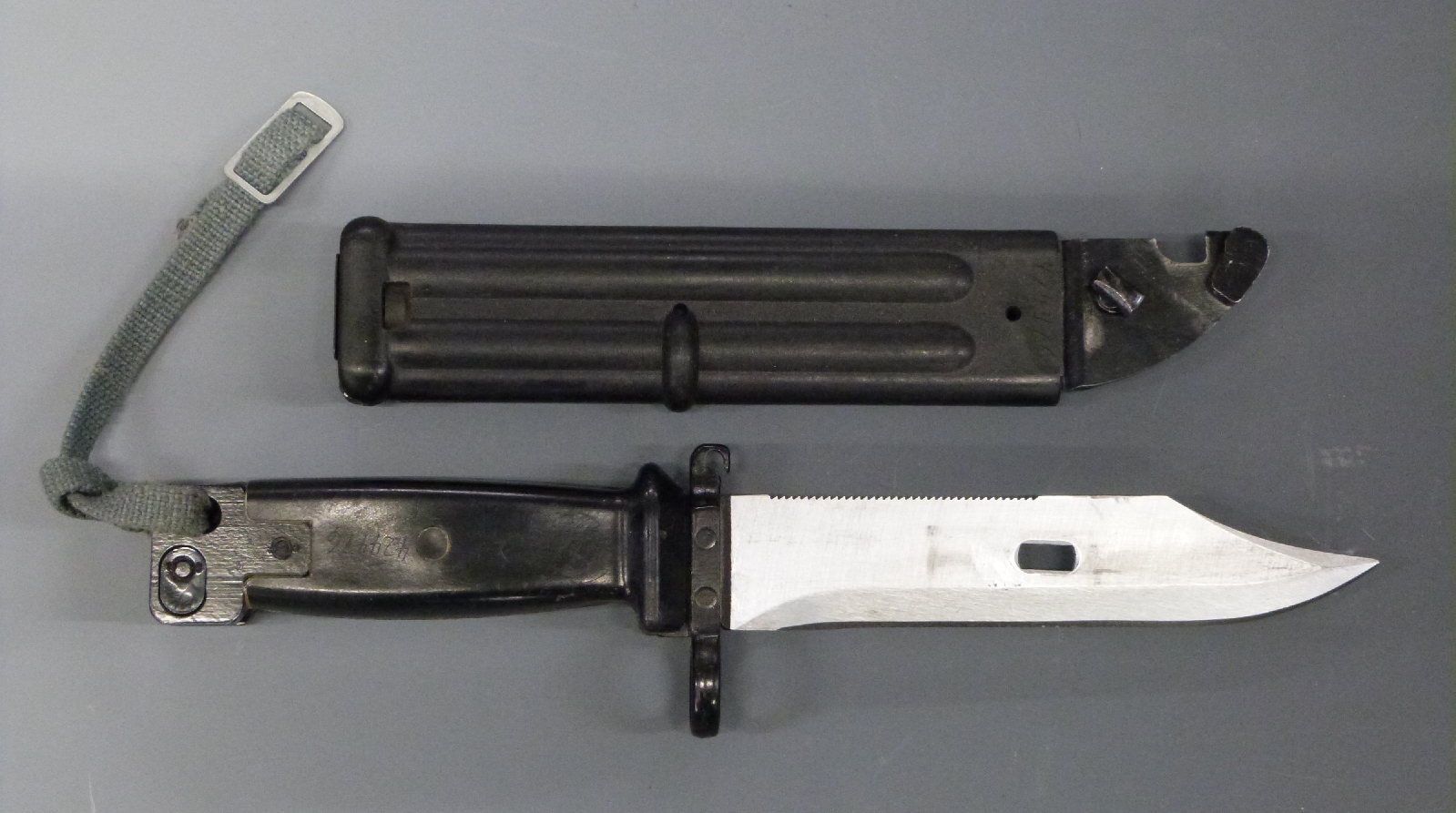 AK47 bayonet with 14.5cm serrated blade and wire cutting scabbard.