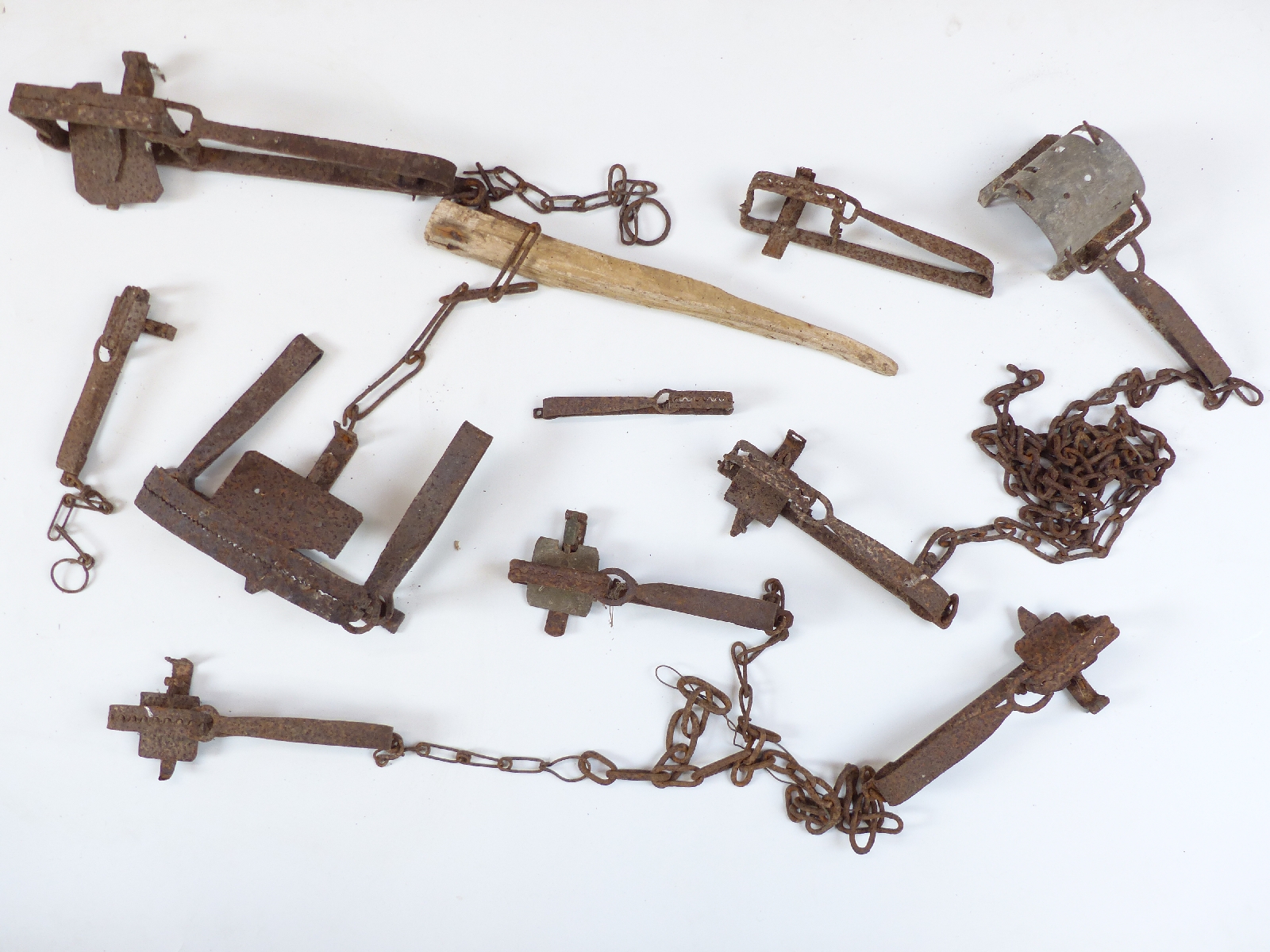 Nine 19th/20thC iron animal traps of various sizes, all unnamed, longest 50cm