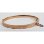 Edwardian 9ct gold bangle, 5.5g, 5.8 x 4.7cm