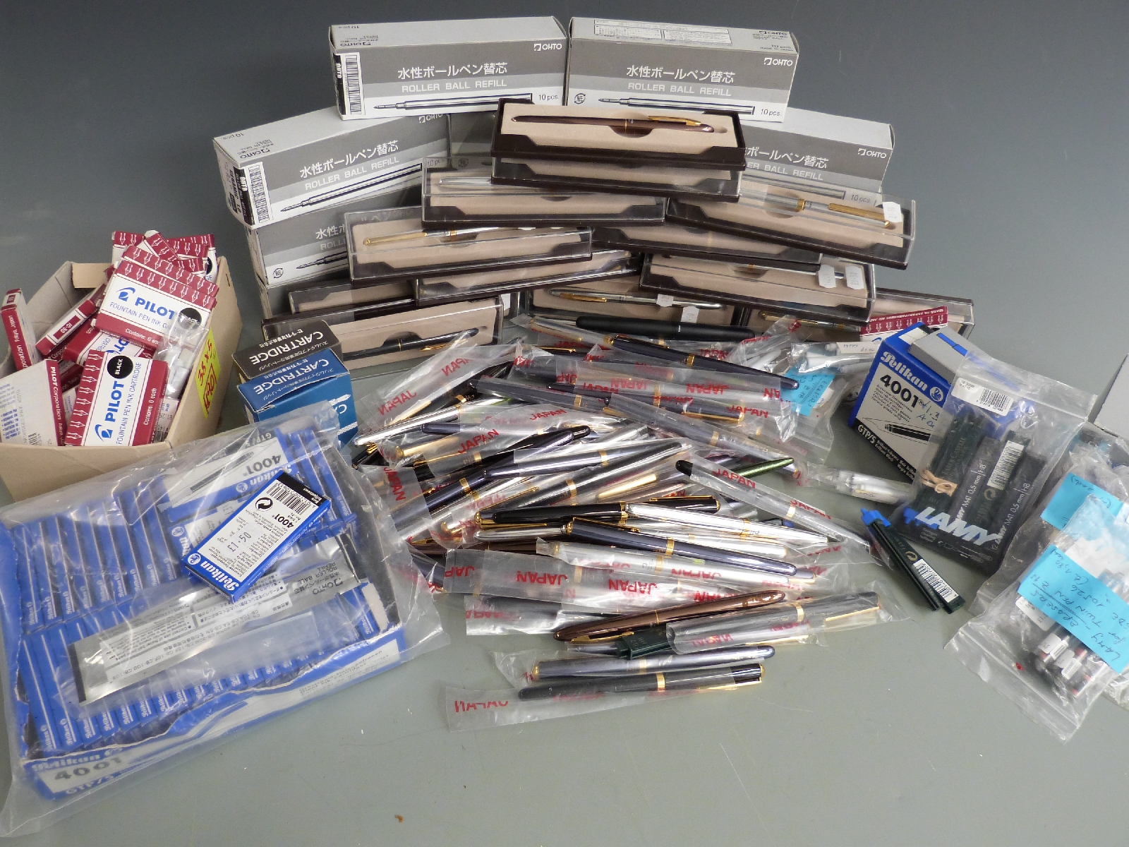 A large quantity of cased pens including Lapa and ceramic, ink cartridges etc in fabric covered - Image 2 of 3