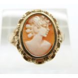 A 9ct gold ring set with a cameo, 3.2g, size Q