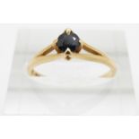 An 18ct gold ring set with a sapphire, 2.3g, size M