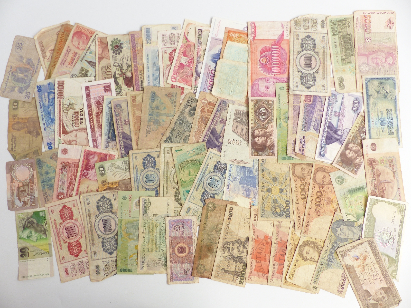 Collection of over 150 used world banknotes - Image 2 of 4