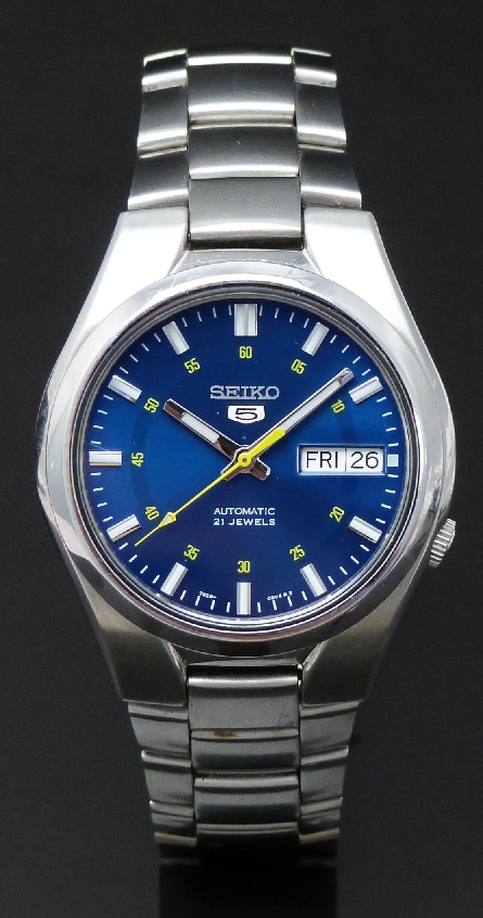 Seiko 5 gentleman's automatic wristwatch ref. 7S26-02F0 with day and date aperture, luminous hands