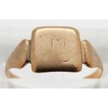 A 9ct gold signet ring, 1.5g, size O