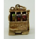 A 9ct gold functioning fruit machine charm, 8.9g