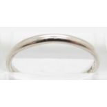 A platinum wedding band/ring, 2.7g, size O