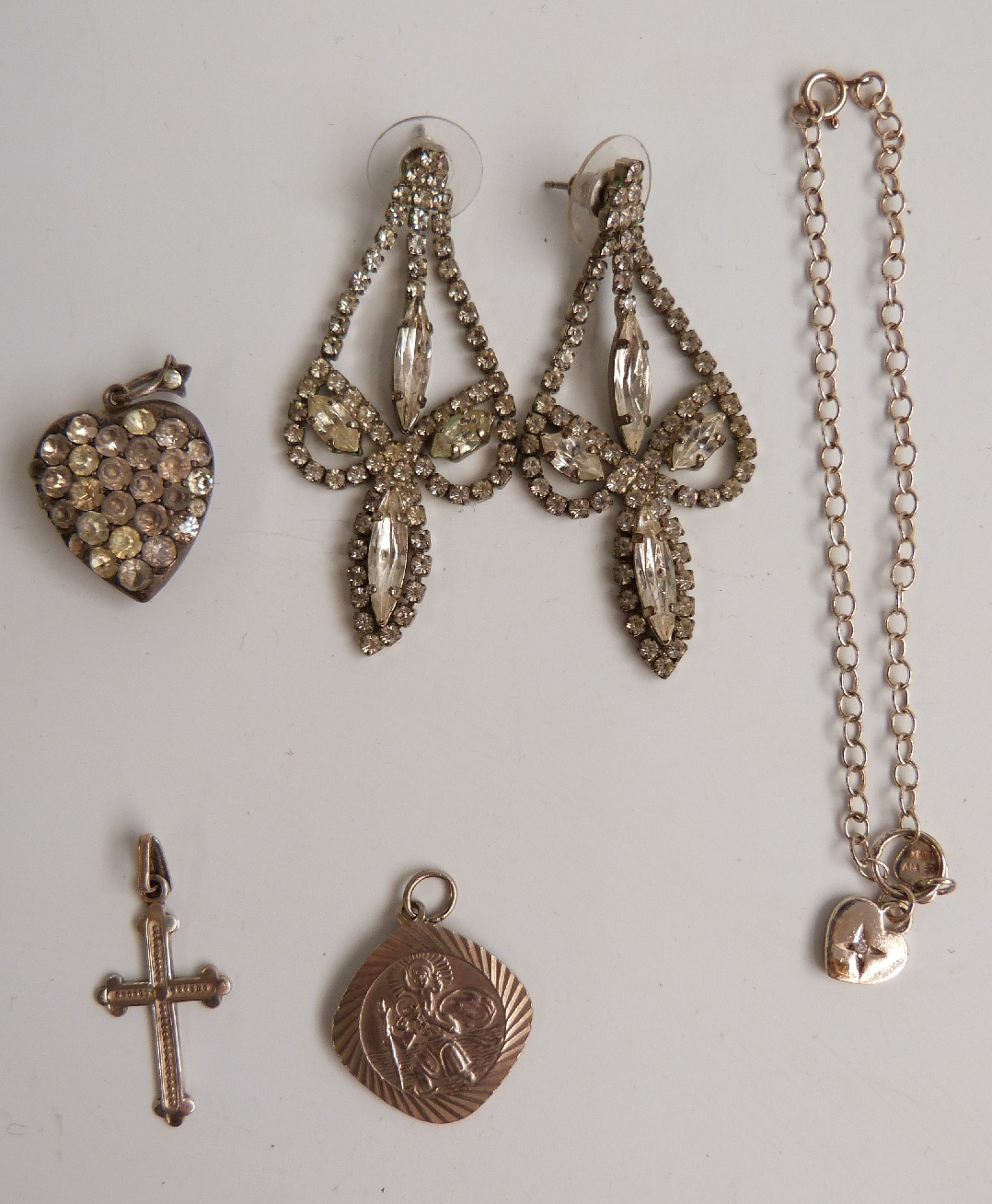 A collection of costume jewellery including agate beads, diamanté earrings, De Farre bracelet, - Image 2 of 2