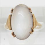 Art Deco 9ct gold ring set with a large moonstone cabochon, 4.35g