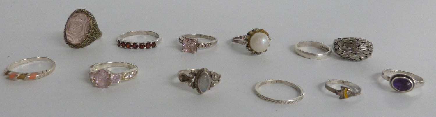A collection of silver jewellery including rings, foliate brooch, clasps, hallmarked silver cigar - Image 2 of 7