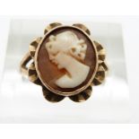 A 9ct gold ring set with a cameo, 3.5g, size L