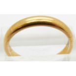 A 22ct gold wedding band/ring, 5.5g, size R