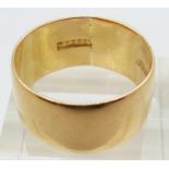 A 22ct gold wedding band/ ring, 9g, size S