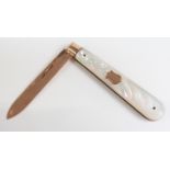 A mother of pearl fruit knife with 9ct gold shield decoration and blade, Birmingham 1923