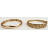 9ct gold bangle with floral decoration and a plain 9ct gold bangle, 13.31g