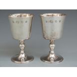 Pair of modern feature hallmarked silver wine glasses or goblets, London 1986 maker Wakely &