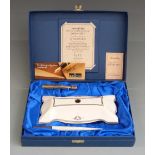 Sheaffer limited edition (1685/5000) Royal Doulton desk set comprising ceramic stand and White Dot