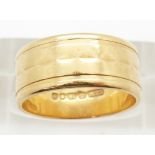 An 18ct gold wedding band/ring, 6.3g, size L