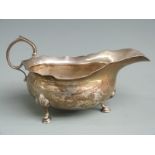 Edward VII hallmarked silver sauce boat with shaped edge, pad feet and scroll handle, Chester 1907