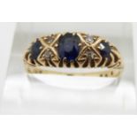 Edwardian 18ct gold ring set with sapphires and diamonds, 4.2g, size O