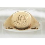 A 9ct gold signet ring,3.4g